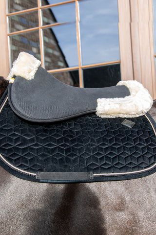Tapis de Selle Anatomique Mouton Synthétique Absorb